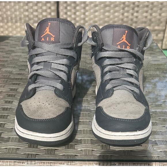 Air Jordan 1 Mid SE GS “Night Stadium / Total Orange / Black” – Size 5Y - Picture 5 of 8